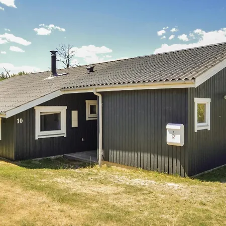 Дом отдыха Three-bedroom In *
